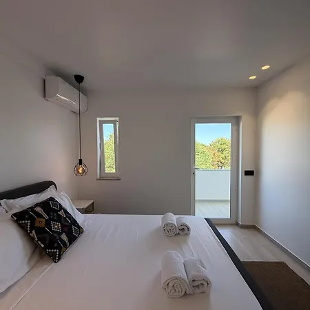 Agua Plaza T2 With Pool & Ac